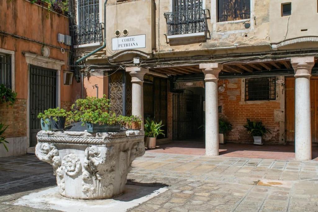 Residence Alma - Rialto Bridge Veneza Exterior foto